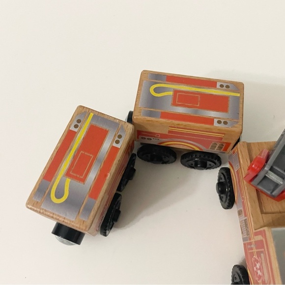 Thomas & Friends Wooden Flynn and Flynns Tender Train - Picture 12 of 16